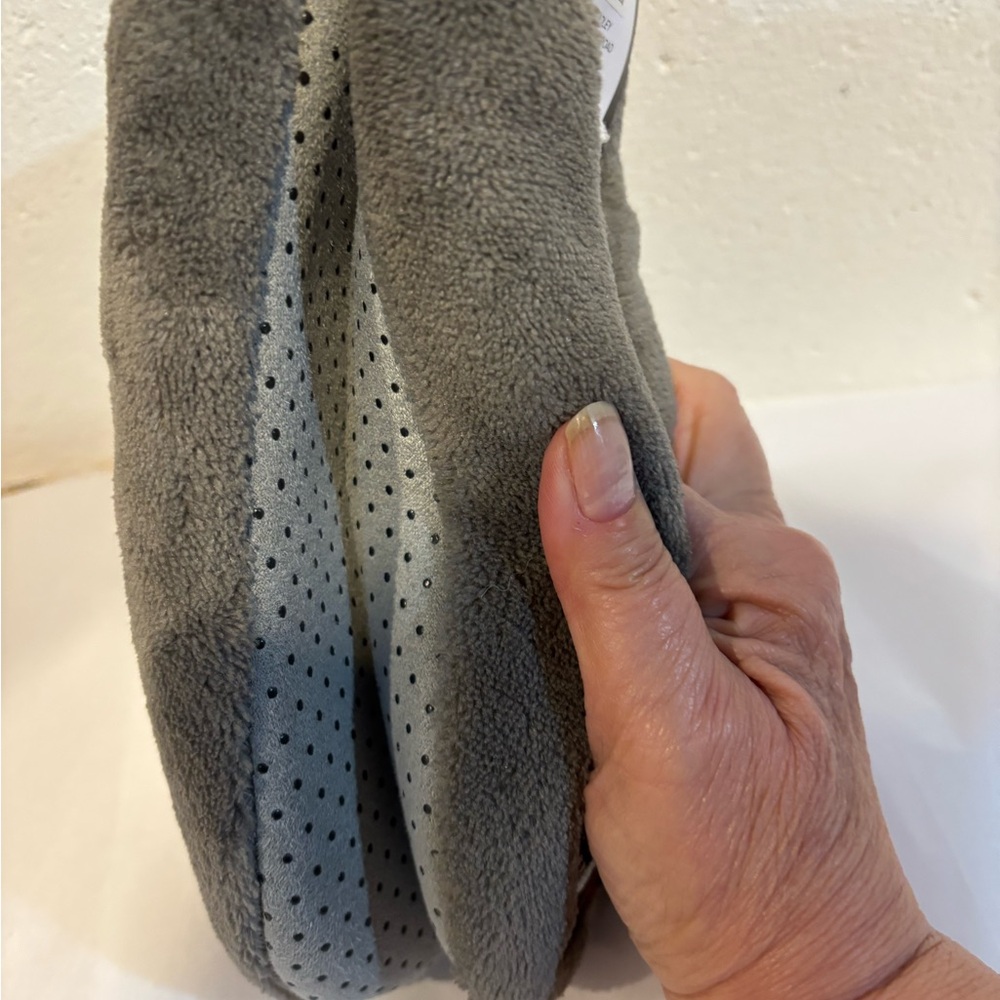 Vera Bradley Cozy Life Slippers Holiday Christmas Gray embroidered penguin soft - Picture 6 of 6